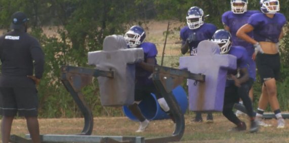 NickCanizales's tweet photo. Pigskin Preview: Marlin Bulldogs
 https://t.co/Sw3GLzljNd https://t.co/7XG8cj79sH