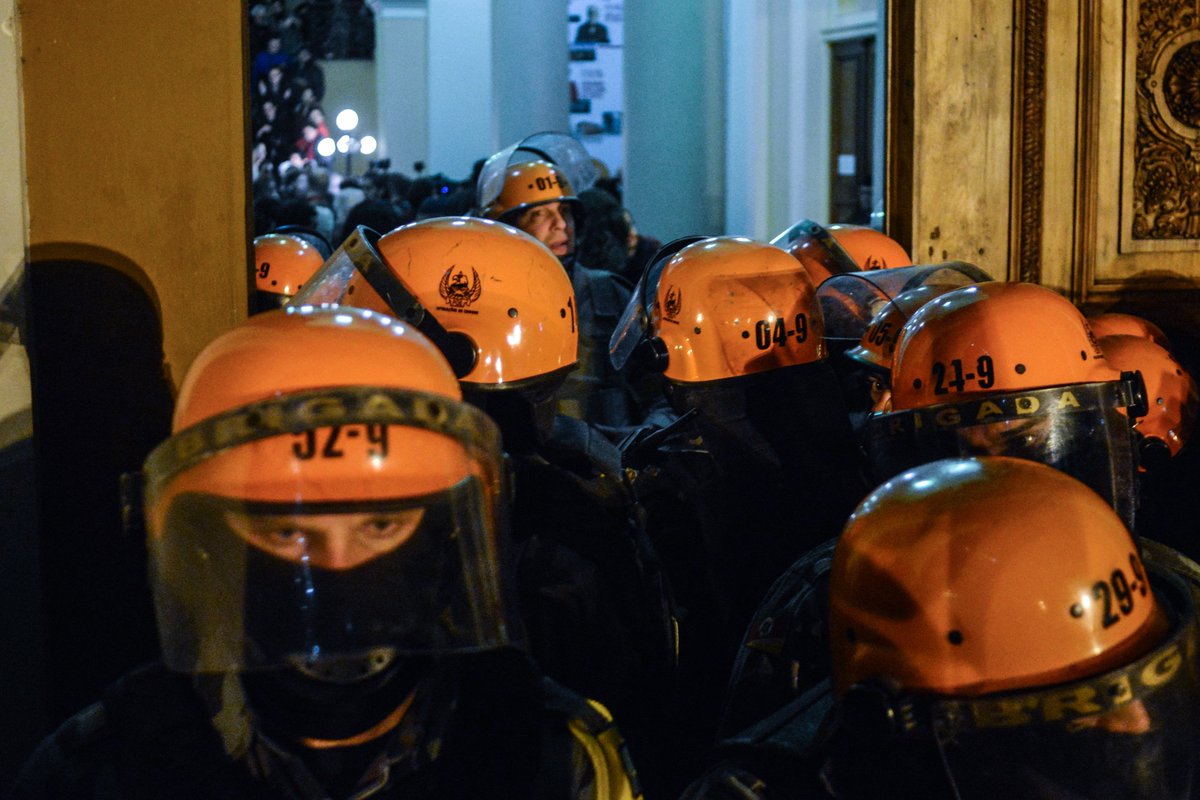 odeoliveira12's tweet photo. #photography #photo #Protesto #manifestação #manifestation #Poars #Nikon #nikonphotography #MANIFESTACIÓN #greveSIMPA #greve #fotojornalismo #FineArt #fineart #Ponte #policia #choque #gaslacrimogenio #tropachoque #ocupaçãoprefeituraportoalegre https://t.co/AacduIQABl