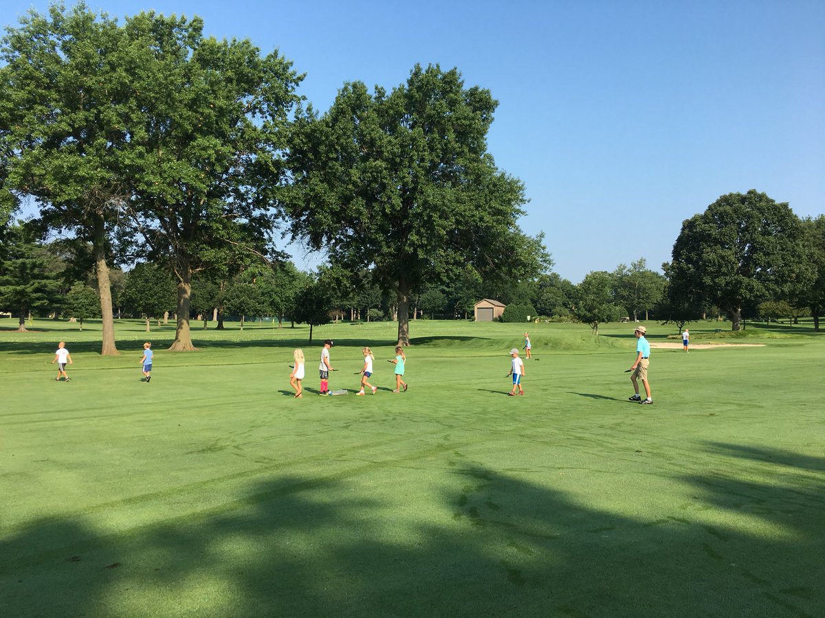 Thank you to all the juniors who helped out today during the Divot Fill Day!  Great job!! #elmcrestjuniorgolfacademy #elmcrestgolf #givingback #coursecare #fundamentalsofgolf