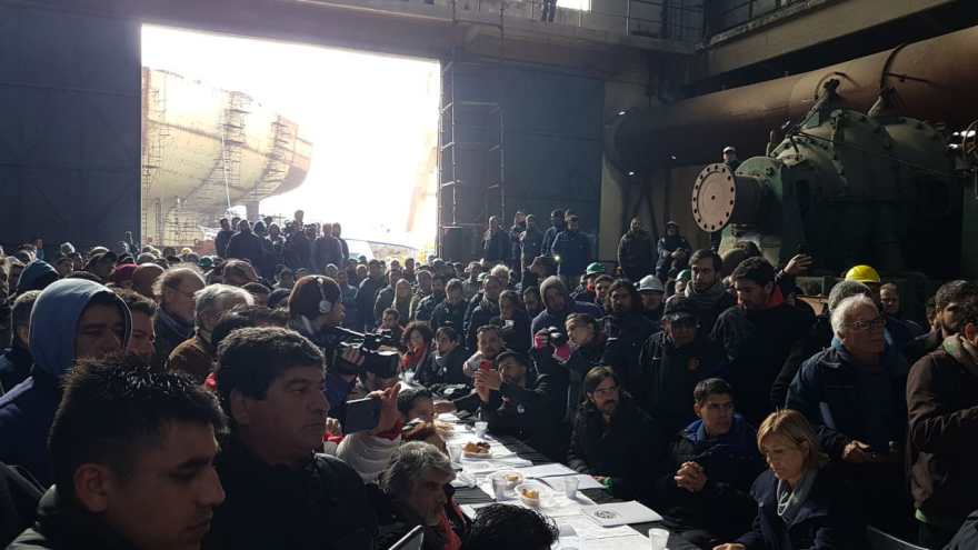 PamiHosp's tweet photo. Ayer en el Astillero Río Santiago, acompañando la sesión de la Comisión de Asuntos Navales de Diputados. En defensa del astillero, la producción naval nacional y nuestra soberanía
#ARS100Estatal https://t.co/DGf9RiPwD4