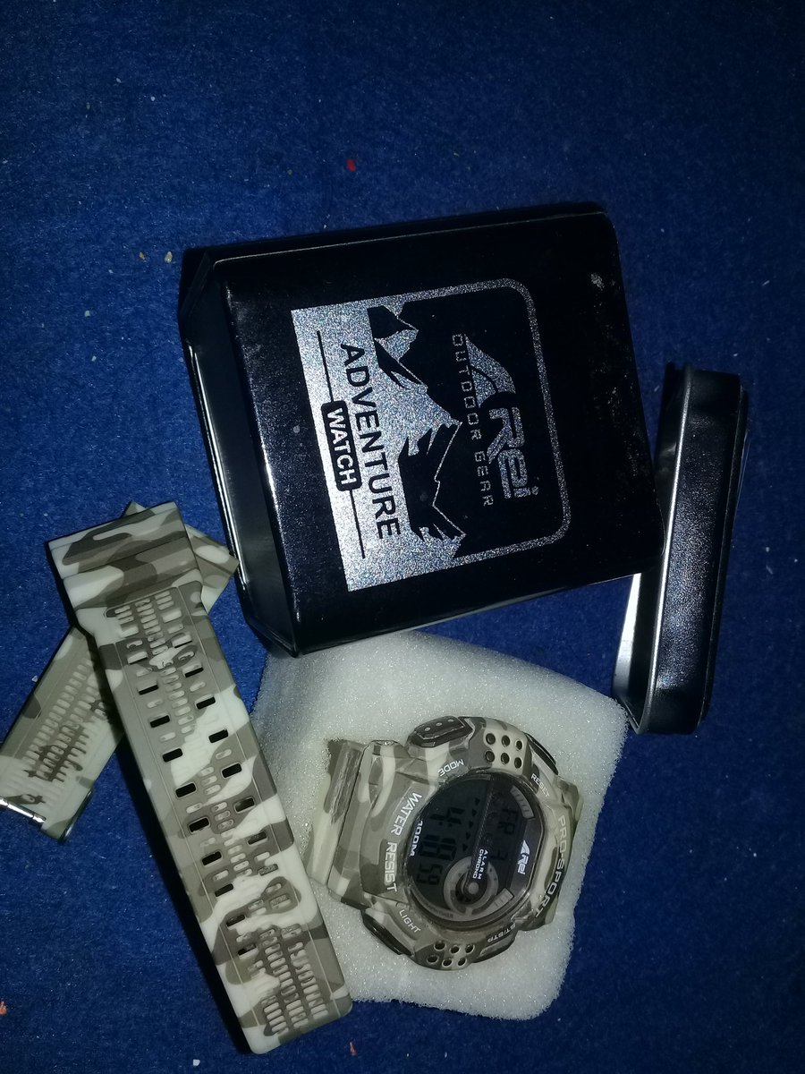 j_fatan's tweet photo. Open BO..
Setelah beberapa hari unboxing dan uji kemampuan bertahan nih jam..
Eehhh malahan badan yg ga bertahan..😂.
Rei.water resisten 100M..
Bukan jamnya duluan yg mati,tapi lunya duluan kalo ga pakai oksigen untuk kedalaman tersebut.. https://t.co/ZIYggbFwId