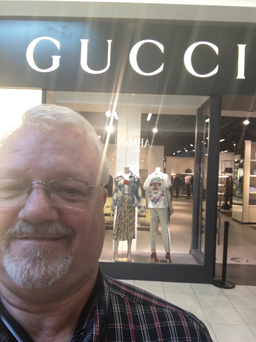 bdhvb's tweet image. Gotta #shoptilyoudrop in Chicago, right ⁦@alysonjones03⁩?