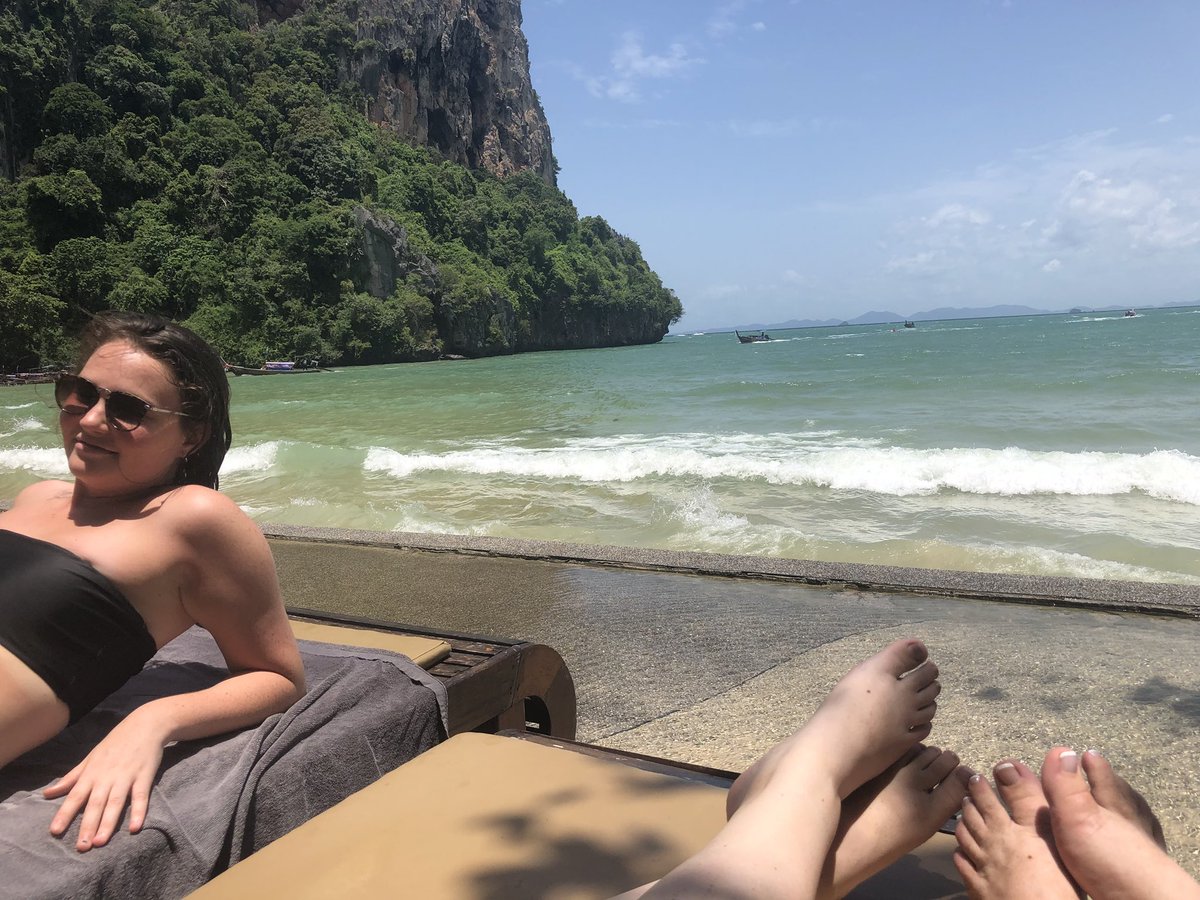 CynthiaSGannon's tweet photo. This is what happy looks like. #frontandbackview #workhardplayhard @maggie_gannon @marygannonn #retirementworks #sunnyrainyseason #Paradise https://t.co/ylkYYf5LL9