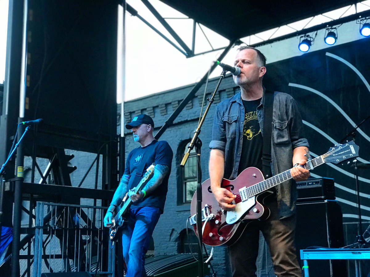 SevenSenseFest's tweet image. Watching #MatthewRyan play as the sun goes down 😍🎸