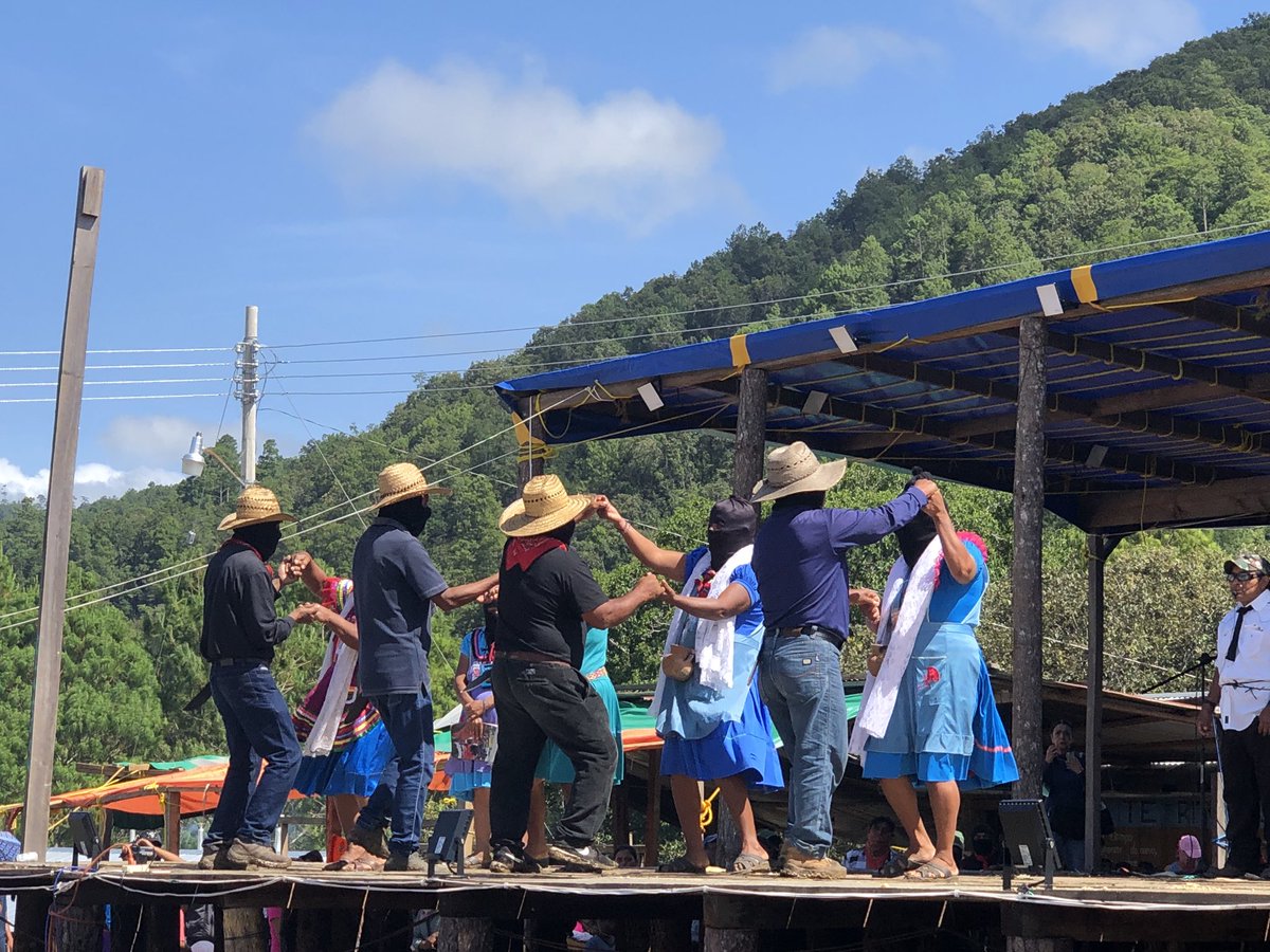 argeliaguerrero's tweet photo. Danza zapatista en el #CompArte2018 #EZLN #BTZ https://t.co/jVuD2P8n2P