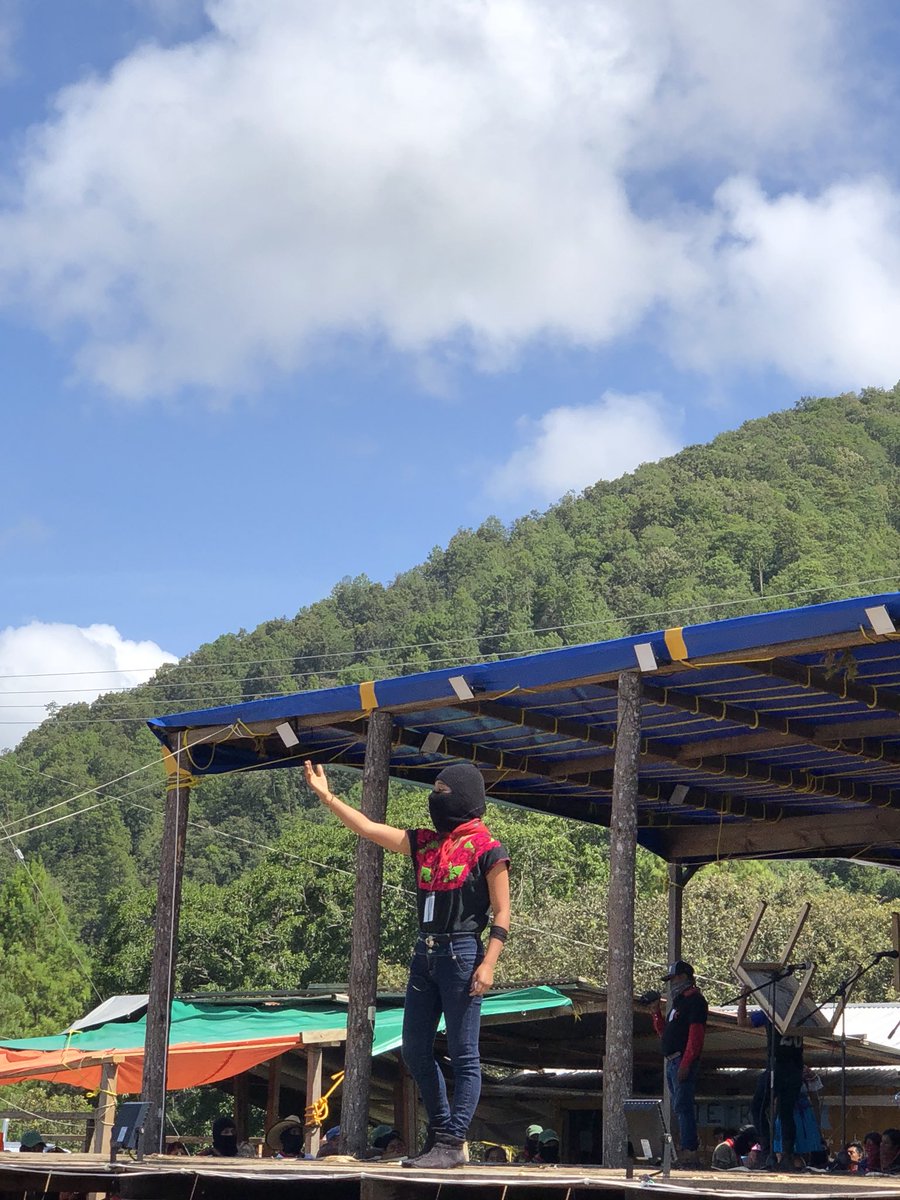 argeliaguerrero's tweet photo. Poesía Zapatista en el #CompArte2018 #EZLN #BTZ https://t.co/mxXgqhmyxj