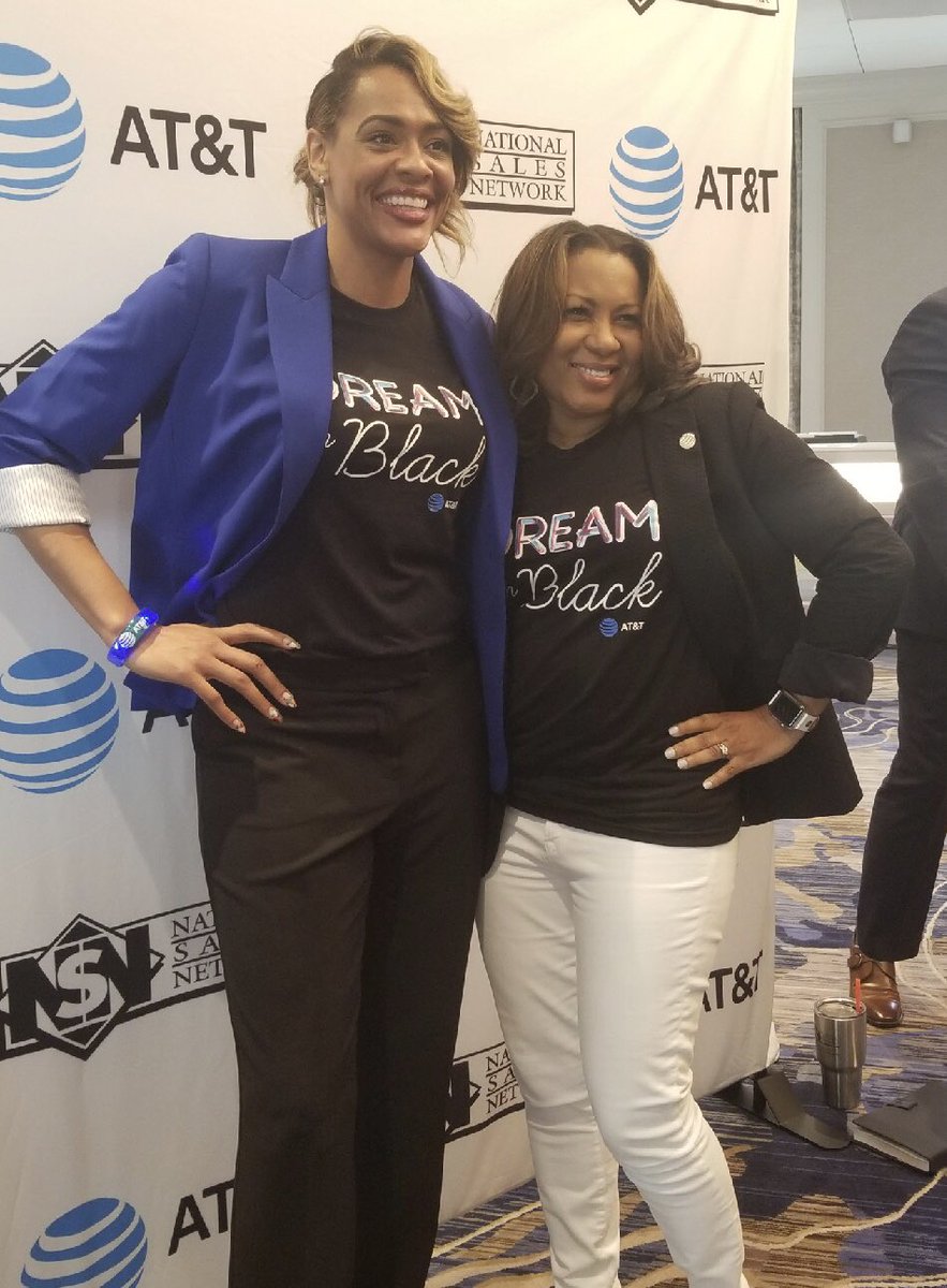 TeamFontleroy's tweet photo. Surrounded by Greatness! Beyond honored to be included in such an Impressive group of leaders who share such passion &amp; purpose to pour into others! #NSN2k18 was 🔥. #TuggleNation #LifeAtATT #Good2Great #balance #Authenticity #mindset #believebigger #MissionVisionPurpose https://t.co/iZ8vbo6WkL