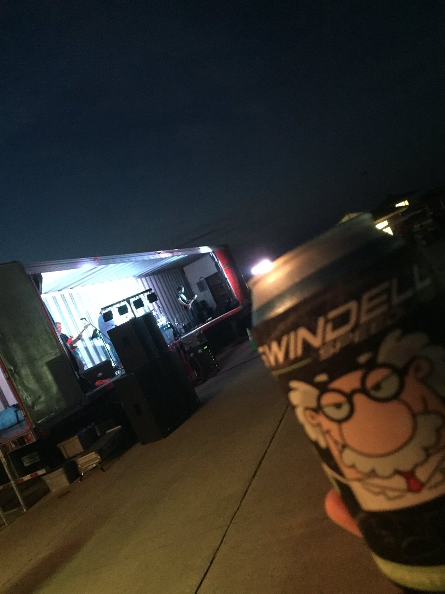nmb193's tweet photo. Weather didn’t cooperate today @RaceMansfield , but big props to @codysommer & the crew here for puttin on a show for the campers and teams tonite! #GLDN2018 #BackToDirt #RaceMansfield #KnoxvilleNationals #LiveMusic #speedlabworldwide #gene @SwindellSpdLab https://t.co/WsVAQpRf0K