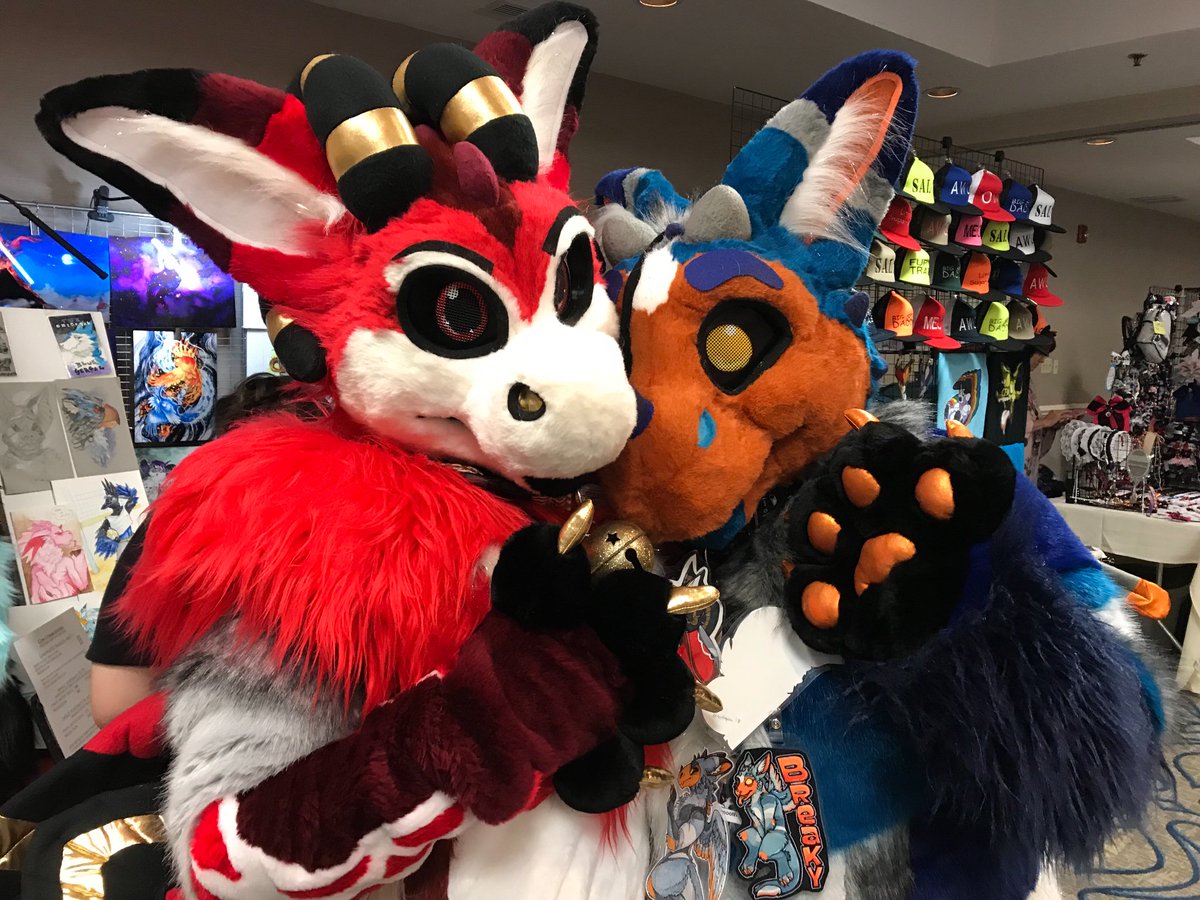 FRESHSAYSURSWAG's tweet photo. First day of furrydelphia and I got a picture of these two >w< I don’t know who they are but tell me if you know them ^^ https://t.co/qwxV3JSl3G