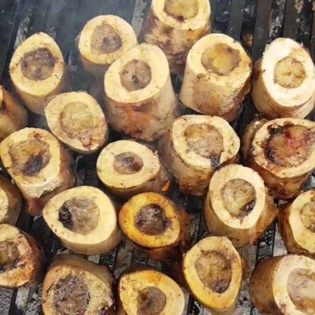BBQlads's tweet photo. Something different on the BBQ - who likes a little smokey marrow?! π
π
π
π¬ credit @weberfoods Ya se ve que quieren quedar. π
π
#weberfoods #tuetanos #bonemarrow #grill #comidafamiliar #lumbre #bbqmarrow #beef #bone #π #BBQ #kingofthegrill #bbqlaβ¦ https://t.co/XPh3aglNIB https://t.co/IPp1fSuBTK