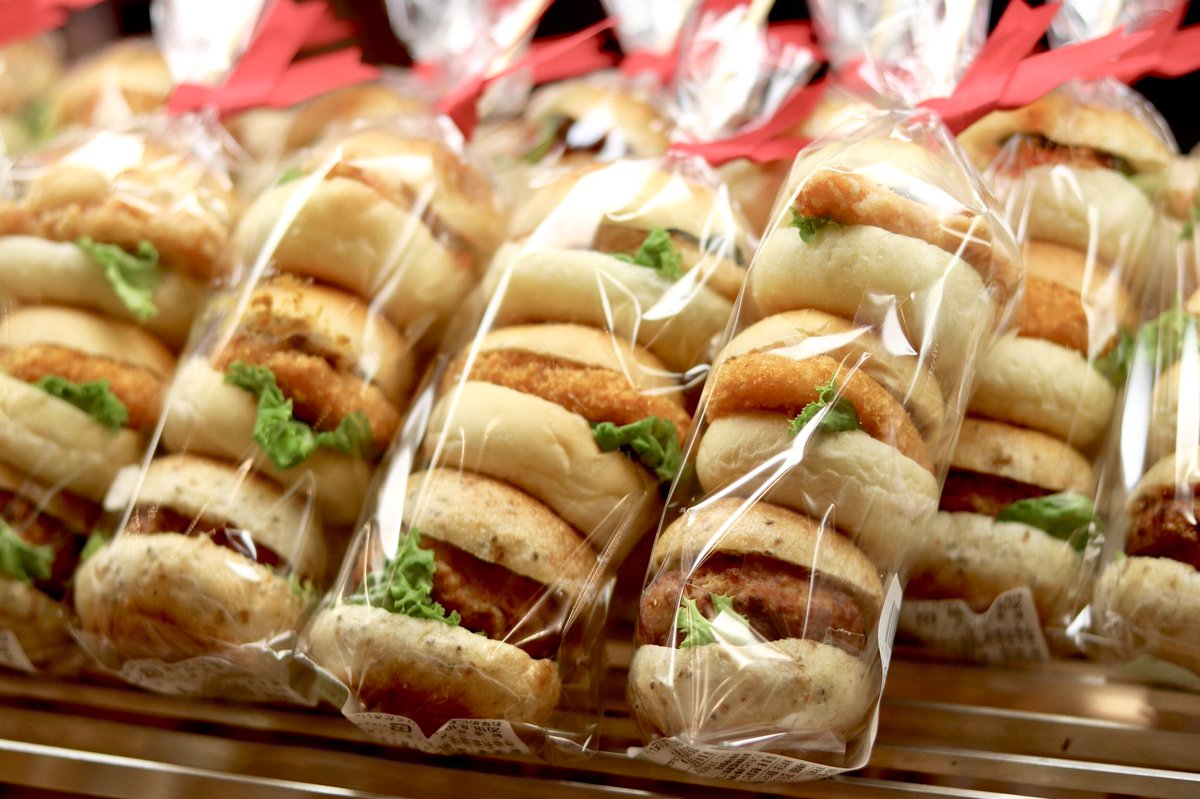 伊勢丹グルメ Isetan Na Twitteru 夏休みのランチにおススメ ミニバーガーのセットは イッツ サンドイッチ マジック で販売中 伊勢丹新宿店