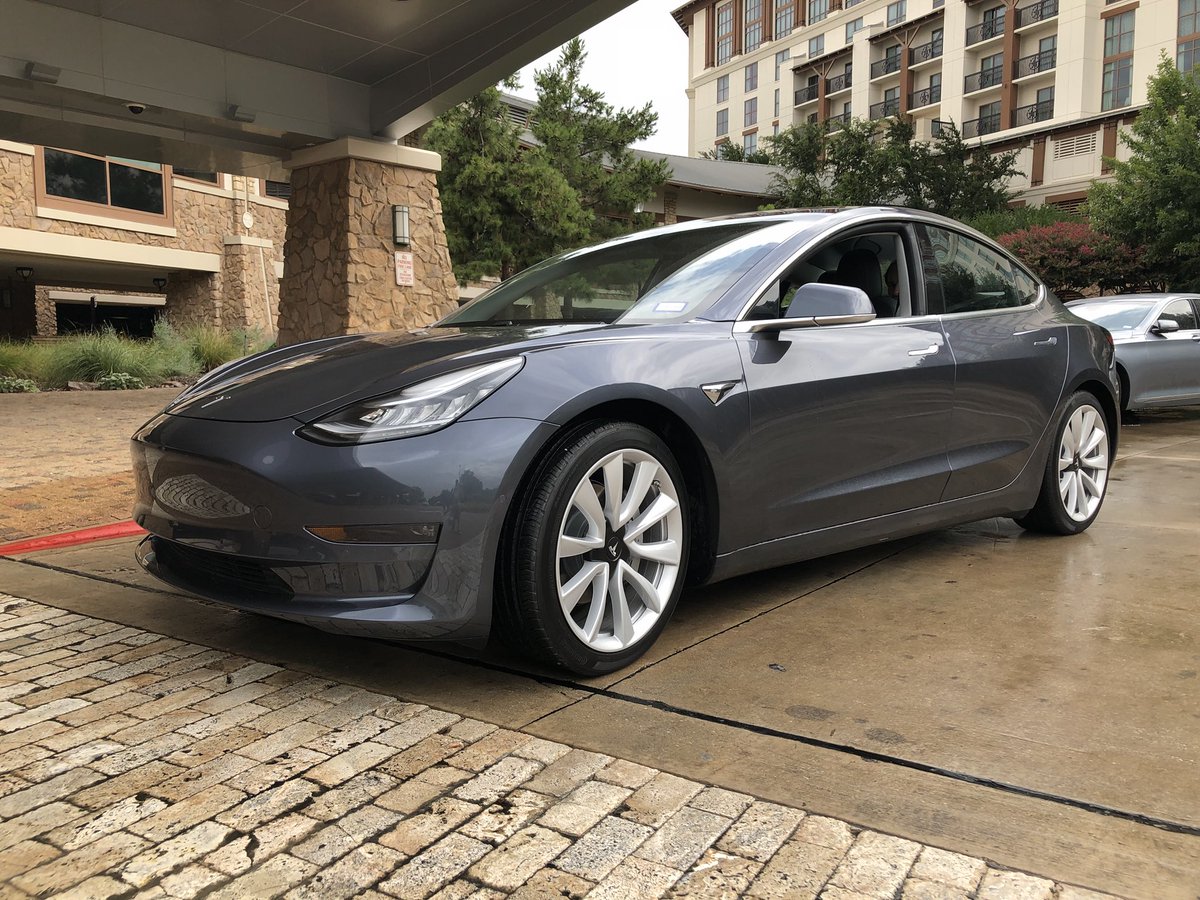 fusioncraig's tweet image. Big day in #TeslaModel3 #turo retuning from #FileMakerDevCon2018 to Houston - fantastic car, love driving it. And it fit all our luggage plus 3 adults no probs. Good range, just one quick charge up after starting out with 100% thx to Gaylord Texan Resort charging.