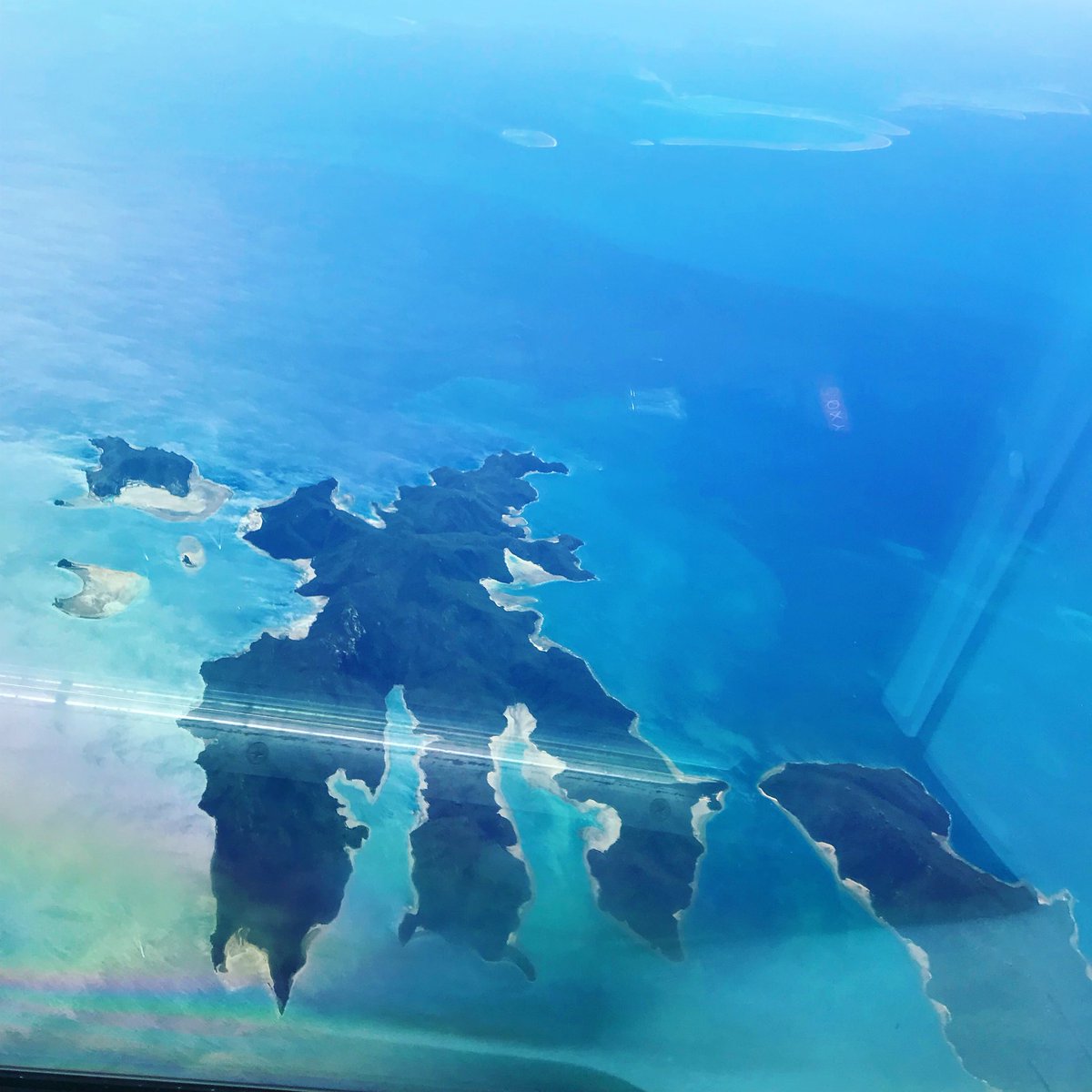 TenerifeTommy's tweet image. RT speedbird020 "RT boregos_oz: Hook Island, the second-largest island in the Whitsunday group. Almost uninhabited, but looks like it has plenty of beaches to visit! #hookisland #whitsundays #pilotsview #island #beach #queensland #australia #pilotlif… https://t.co/WglFsMyVTh"