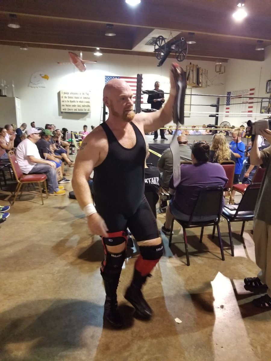 matt_vandal's tweet photo. Busy few weeks coming up. DCW tomorrow at the Miami county fair. Bell time 4 o'clock. Next Saturday its LSC: Retribution in Lebanon. And then Sept 1st it's DCW at the Piqua National guard armory #prowrestling #GingerHammer #prowrestler https://t.co/8GPtmlWbkP