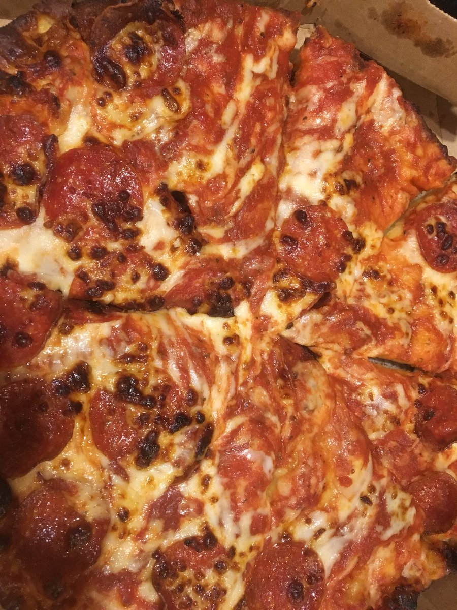 DanPatrizio's tweet photo. Come on @dominos ...my once a quarter “wife and kid away pizza, sprite &amp; lethal weapon 3” deserved better than this... https://t.co/E0qerWqplA