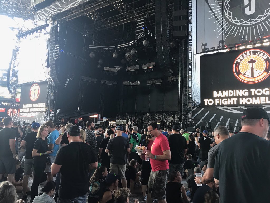 lisaplcp123's tweet photo. Night two! #TheHomeShows #pj2018 https://t.co/1RiyKr9jDL