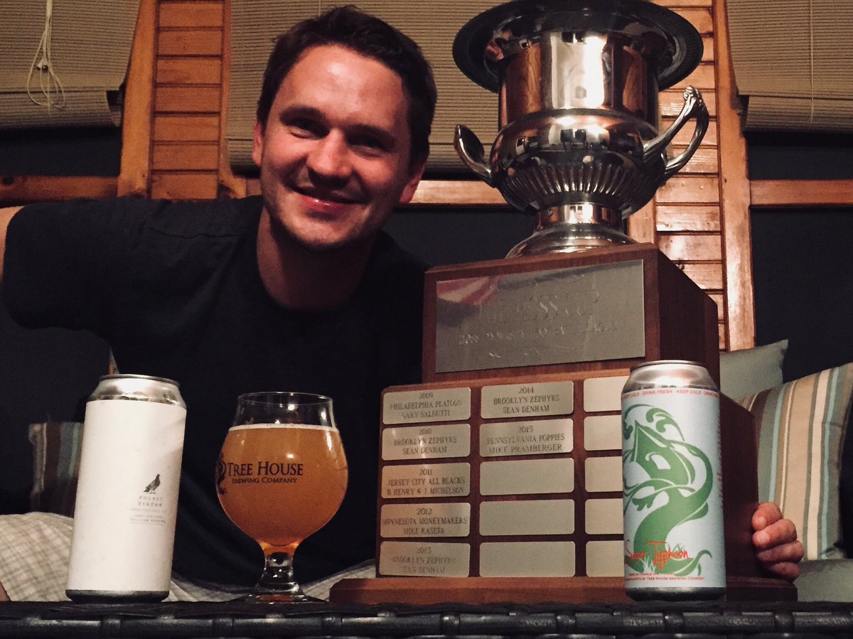 NYAllBlacks's tweet photo. Having a beer with an old buddy before he heads down to Philly for a short stay @HossCup @phillyplatoon https://t.co/Of2oToDgKp