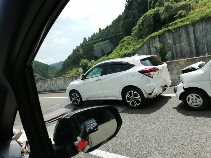 事故 新東名 上り 掛川pa 藤枝pa間 大草トンネル付近で車複数台絡む事故 まとめダネ