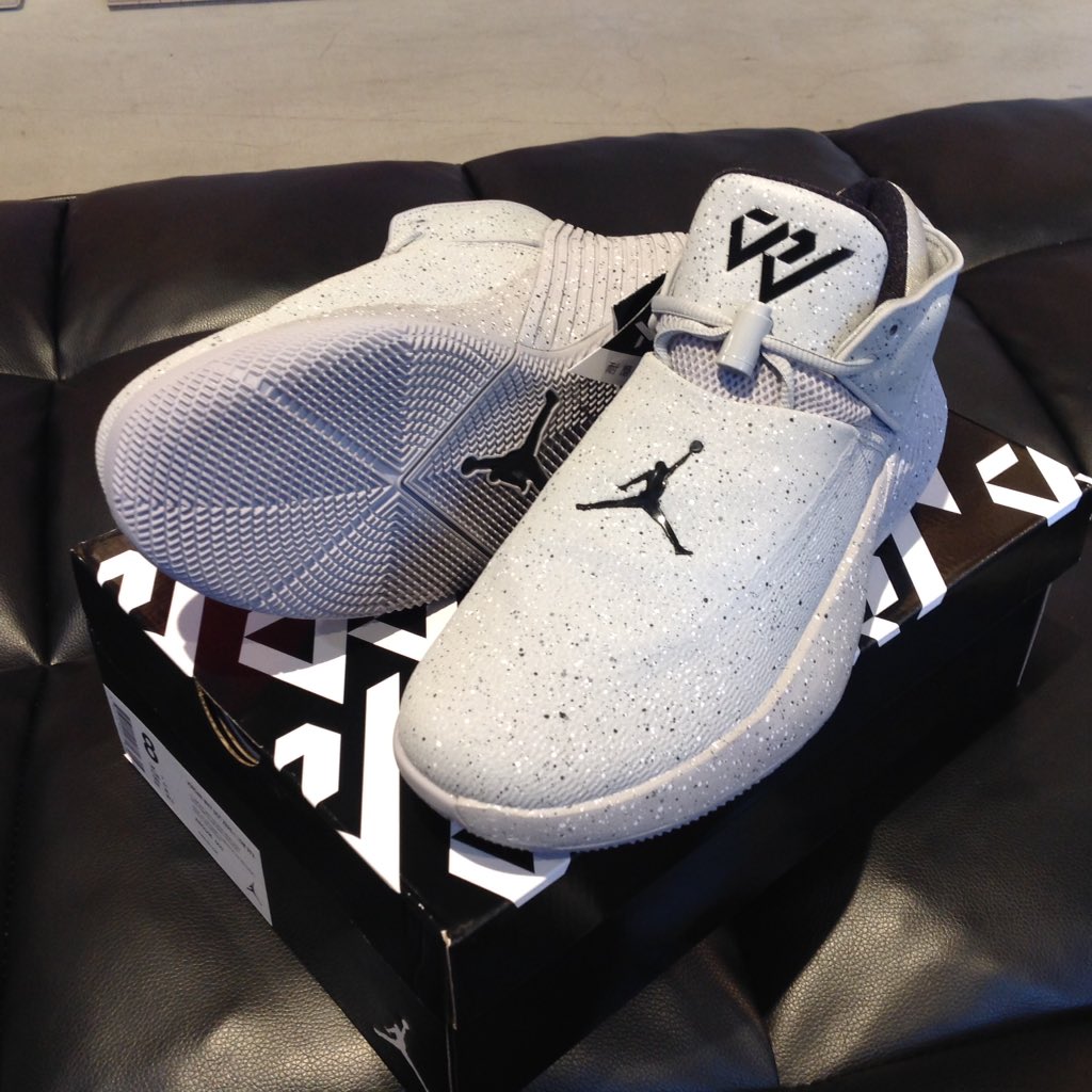 stepbystep022's tweet image. 本日もオープンしました🎵

8月15日発売の新作シューズ入荷しました‼️

JORDAN why not Zero 1 LOW PFX

PG 2.5 EP

通販は下記のURLからお進みください。
Why not Zero
okinawa-stepbystep.com/SHOP/AR0346-00…

PG 2.5 EP
okinawa-stepbystep.com/SHOP/BQ8453-40…

#sbs1984 #stepbyste #okinawa #basketball #nike #jordan