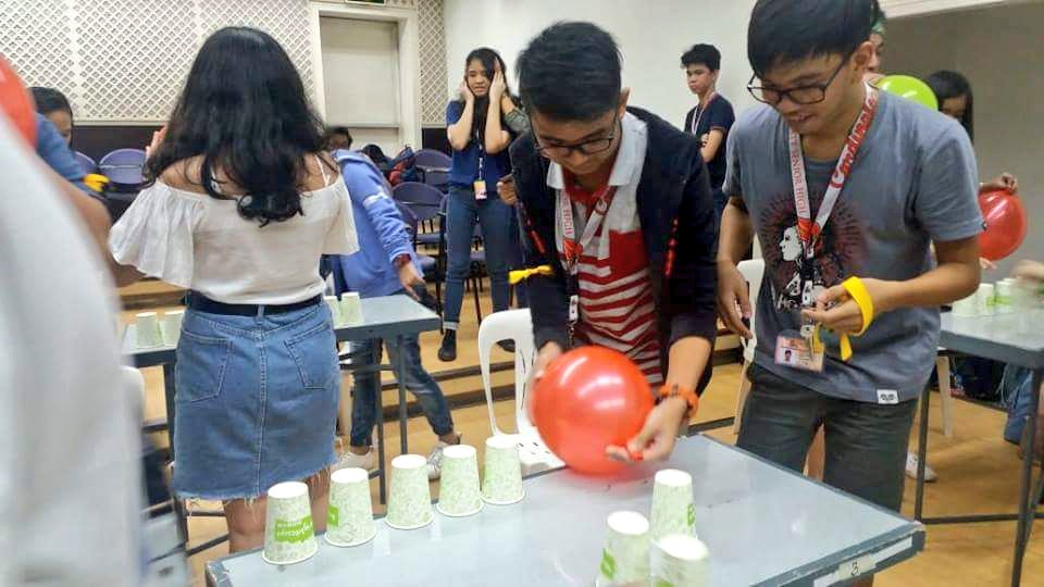 MapuaSHSSC's tweet photo. 📌 OLYMPHYSICS

BLOW THIS and BLOW CUPS! 

These breathtaking games pushed all teams to go beyond their limits and battle it out to prove who's better at blowing.

#ClubRecWeek2018
#MapúaSHS1819
#FirstDayHigh2018
#BeAnSHScientist https://t.co/2sICJp6bxF