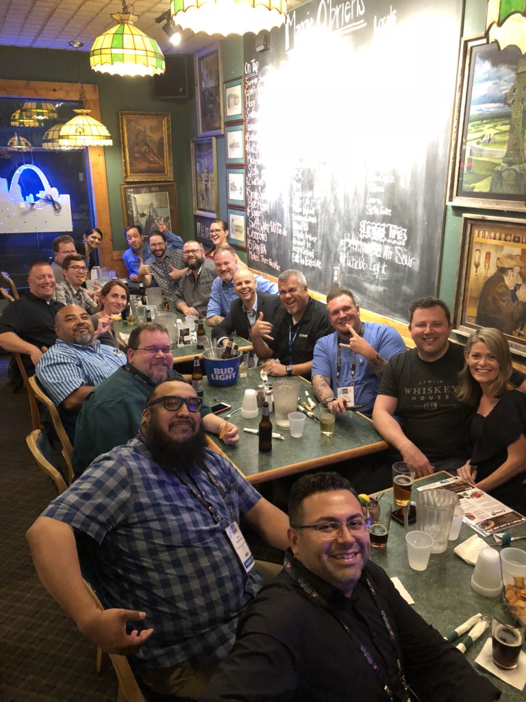 Decompress session with a great crowd... aka just getting some dinner #biltna #nerdingout #bimingatlife @BILTevent