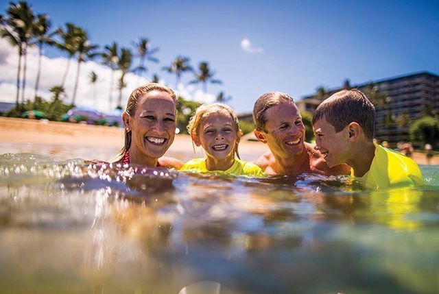 CoconutCondos's tweet photo. What does your #alohafriday look like?! 🌊
.
.
Our Coconut Condos CEO + 👨‍👩‍👦‍👦 sure know how to live Maui life to the fullest - enjoying beach days together! 😍 #mauisummer #visitmaui #ourfearlessleader #familyfun #familythatsurfstogetherstaystogether https://t.co/aQ8kh0whMo