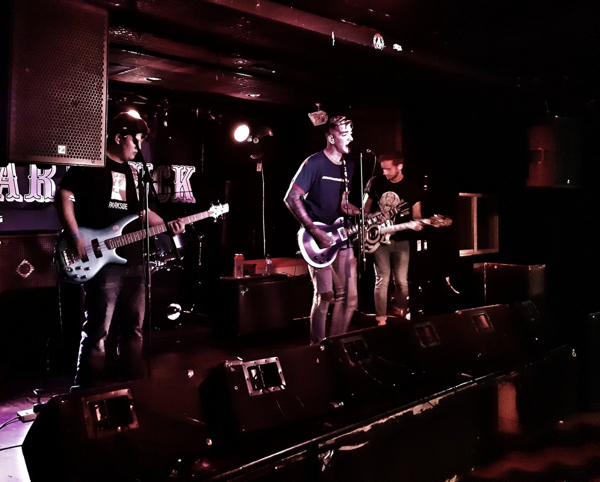 FeelingIndigo87's tweet photo. #Oakrest #CanadianPopPunk #PopPunk https://t.co/9sV4R86uRC