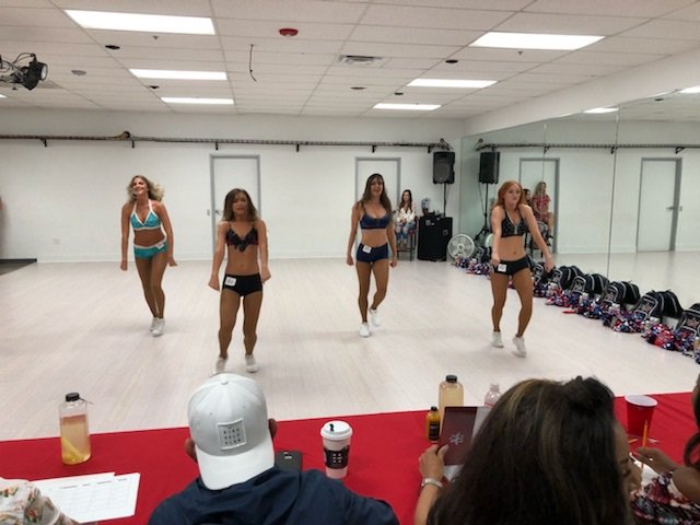 AllenAmericans's tweet image. NEWS: @Allen_IceAngels auditions tonight in Dallas. Special thanks to @ndallassports for the photo's and @PizzeriaChicago for feeding the crew.