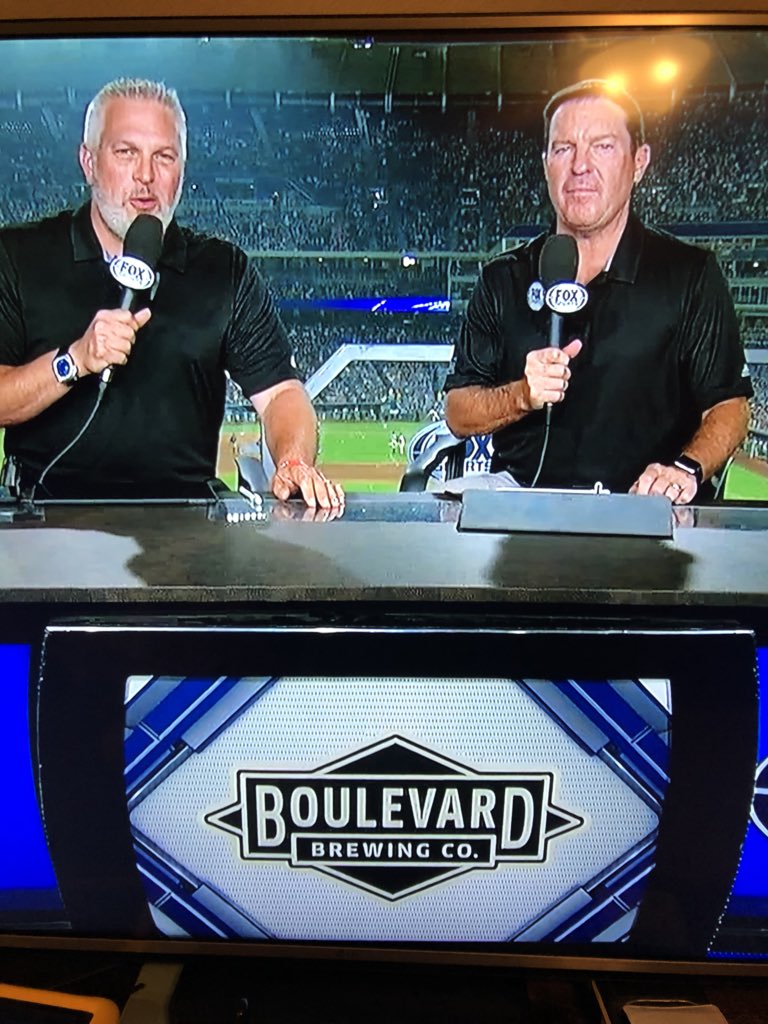 mt_tweeter's tweet photo. @goldbergkc sporting Sarah’s bracelet on @FOXSports. Awesome. #fightlikeagirl #SarahsSoldiers https://t.co/pQuj4WWkOP