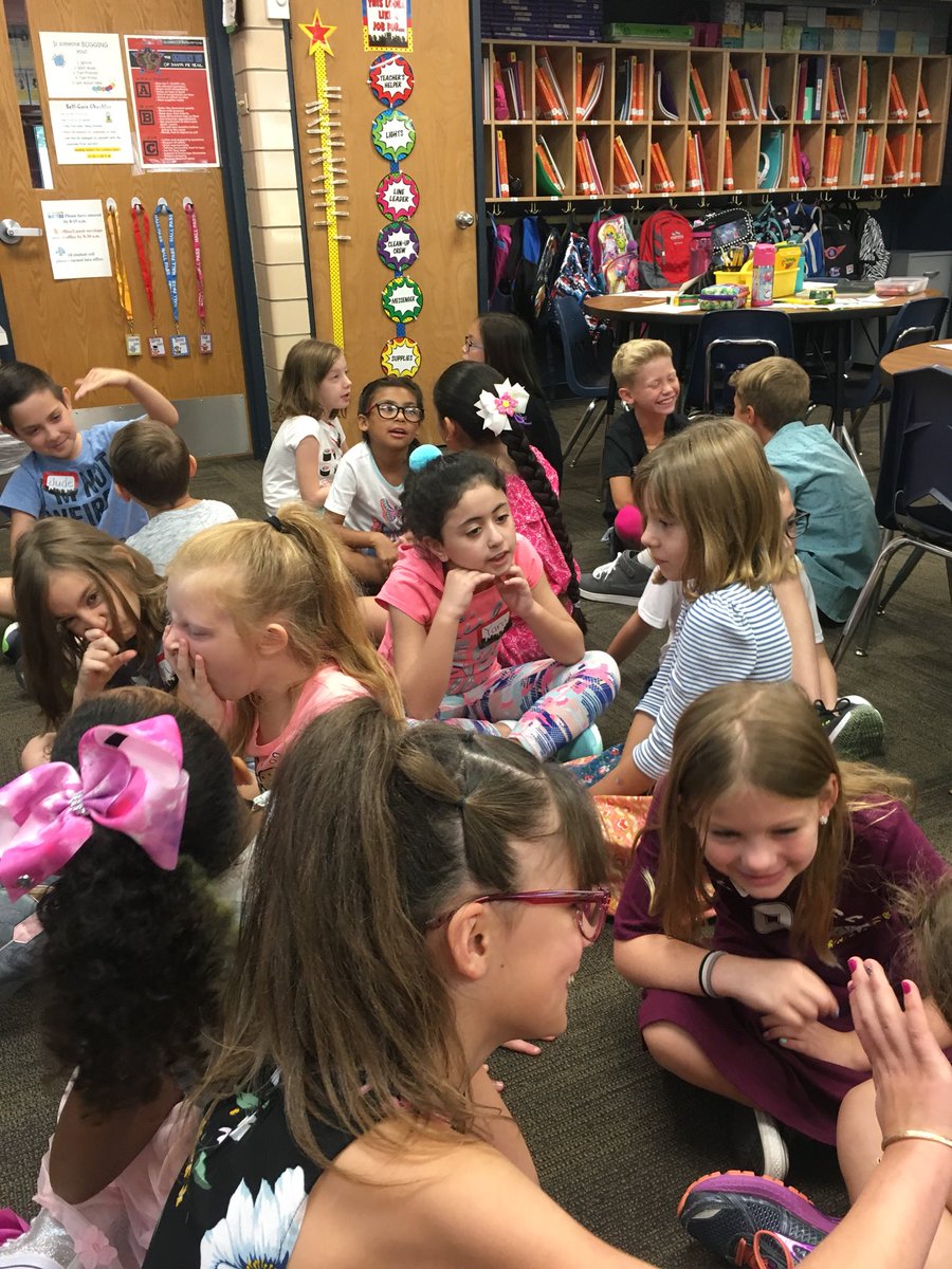 sftkatkinson1's tweet photo. Sweet smiles during morning meeting and some mad skills saving Sammy! Fun first day in 3rd grade! @theSMSD @SFT512 #SMSDRightnow https://t.co/i9EcI366e1