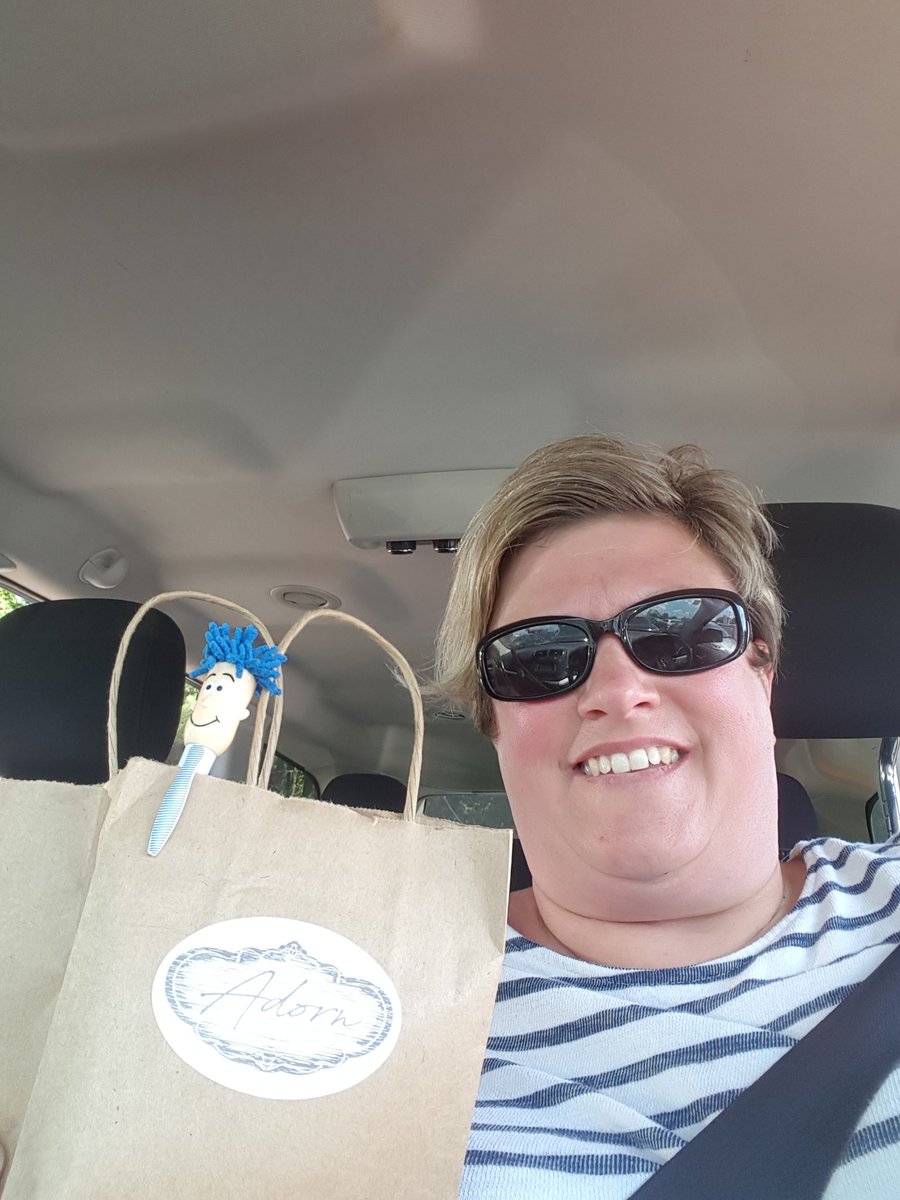 bethdport25's tweet photo. BINGO #FLCSsummerselfie @ERTOlson https://t.co/OsPPEqAbng