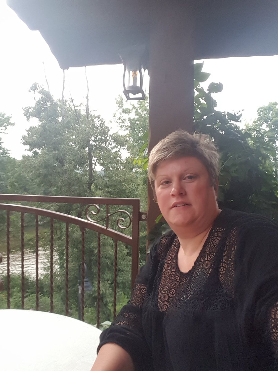 bethdport25's tweet photo. BINGO #FLCSsummerselfie @ERTOlson https://t.co/OsPPEqAbng