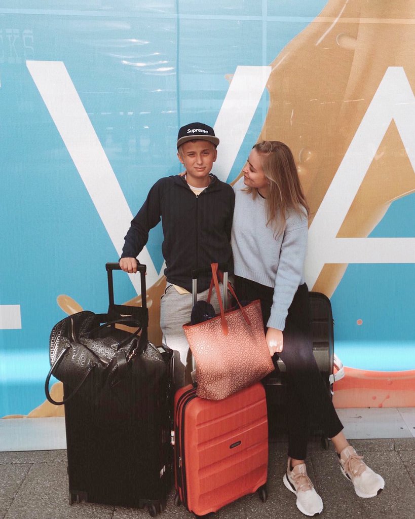 Brother sister moments 👫#jetsetmischa <a href="/naomi_young/">akiko yako</a> 📍Gatwick Airport, London