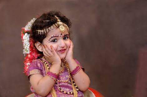 KirarShri's tweet photo. ❤सुनो...........!!!❤
💖*अमीर* वह नहीं जिसके पास💖
😮"खोका" हो या "पेटी" हो😮
����मेरी निगाह मे *अमीर* वह है🍫
😚जिसके पास एक *"बेटी"* हो..!!😘
#Save_Girls
#Support_Humanity
💕राधे राधे तो बोलना पड़ेगा सबको💕
🍫राधे राधे जी🍫 https://t.co/mN8R9j8KLQ