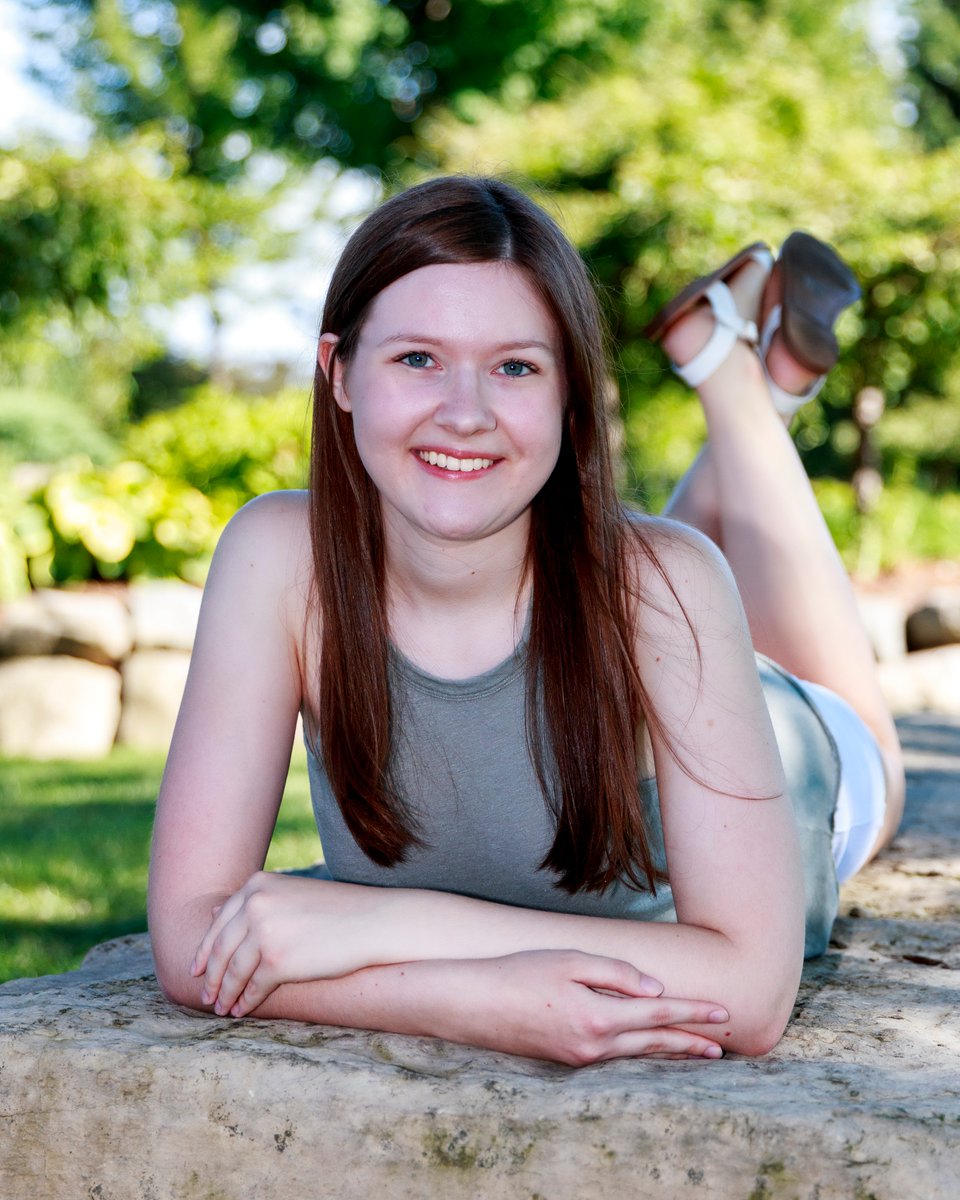 Debography's tweet photo. Another beautiful HFII model tonight! I had a great time meeting Allie and her family and can't wait to edit the rest of her portfolio! #HFII #Debography #Seniors2019 https://t.co/Q4BAOOouNE