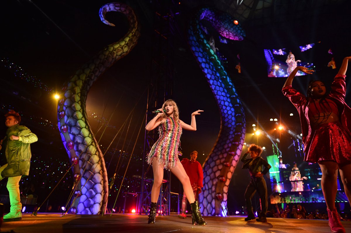 taylornation13's tweet image. Couldn’t stop, wouldn’t stop moving tonight at #repTourAtlanta! See you tomorrow for round two 🙌

📷: @ShearerPhoto // Getty Entertainment
