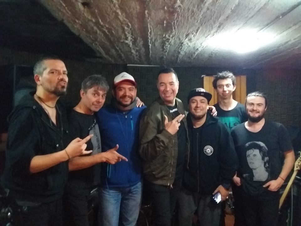 SativoSa's tweet photo. Preparando Para Mañana Emociones Clandestinas ! Un Honor Compartir Tarima con @YoguiAlvarado , el Gran #DonRorro De @BandaSinergia @rorral Y Alvarito de @somosfiskales No Faltes !! 21 Hrs @Matucana100 #punkrock #Punkchileno #Rockers @rorencoret Dual Prod. https://t.co/3btrmWrKfj
