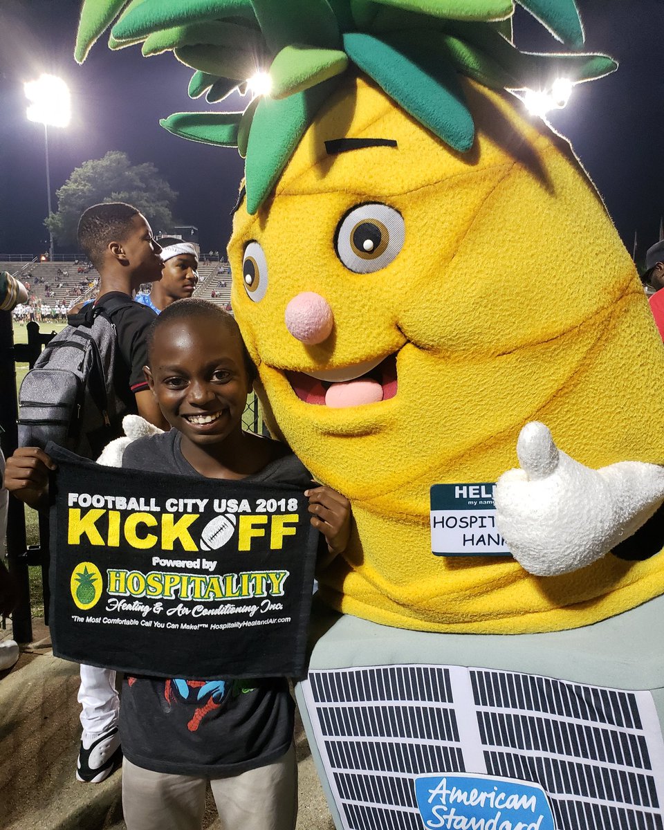 hospitalitysc's tweet photo. What a great time tonight at the 2018 @WRHI #footballcityusakickoff #hospitablehank #hospitalityhvac @RockHillSchools https://t.co/aDgYO9Hshd