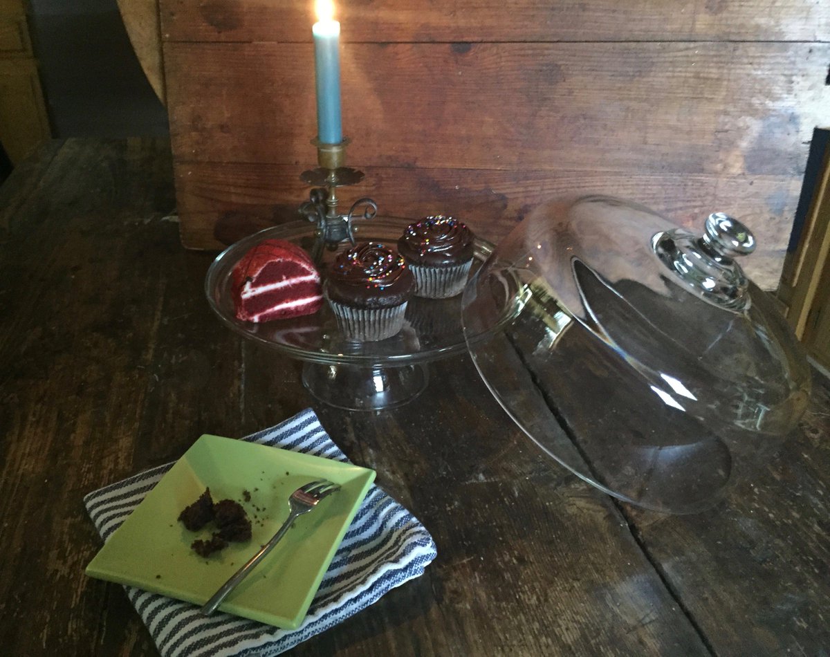 tableofferings's tweet photo. Dishing it up / with Sharon Insul
by sharons3
Come sit with me for awhile . . .
and see what I’m bringing to the table ®
HOT! HOT! HOT! I kid you not!!
https://t.co/CGTeZEiV9H
#tableofferings™ #expert #tablescaper #designer #Published Author https://t.co/LaxP1ESLRP