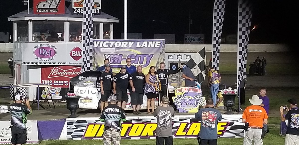 Grizzlyman1844's tweet photo. @Kenny_Wallace wins the Modified portion of the Russ Wallace memorial @TriCity11 https://t.co/4VsRkwEdhc