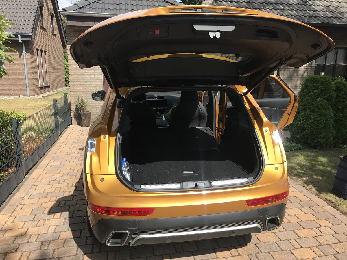 GerdKebschull's tweet photo. *DS 7 Crossback*
Platz da...
#citroen #dsLine #Ds7
#ds7crossback @CITROEN_DE @Citroen @DS_Deutschland @DS_Official https://t.co/rgOKVuKAup
