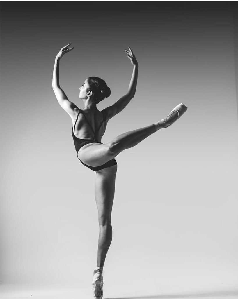drpegoli's tweet photo. Even in such elegant and perfect movements the wrist and hand are essential to reach perfection. #ballet #handsurgery #dance #arthroscopy #wristsurgery https://t.co/UniKalUX97