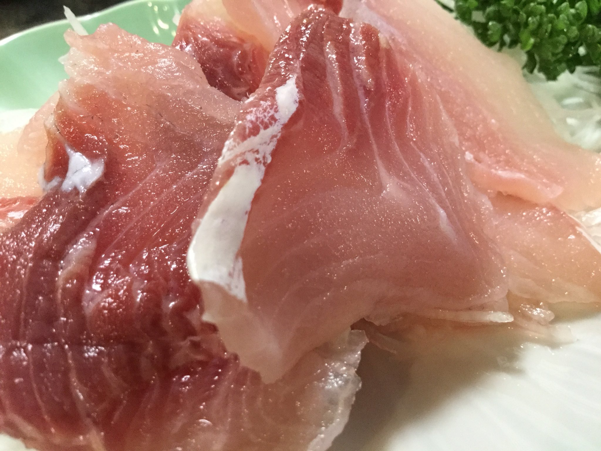 萩原学 お刺身 鯉 僕の地元である栃木県は海に面してないので 魚は川魚とか池の魚を食べます 子供の頃から刺身と言えば鯉 マグロの数倍旨い お味噌で食べます T Co S0zjekclpn Twitter