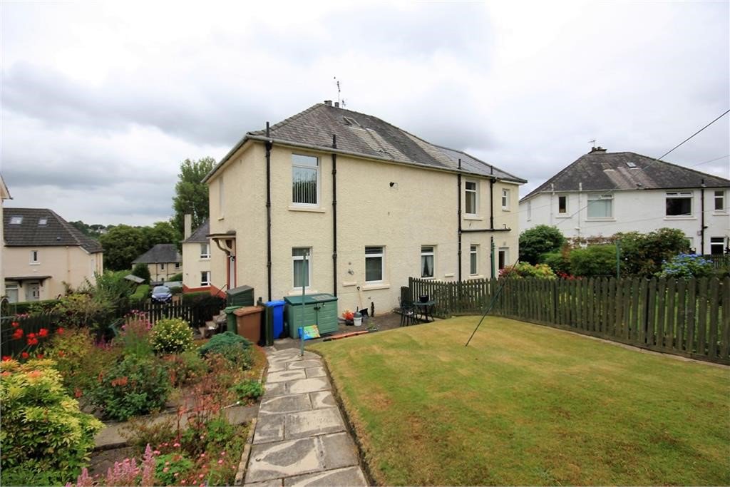 Located in the highly sought-after Knightswood area to the west of the city centre, this lovely semi-detached villa offers #stylishinteriors and a great garden area. 🌳 bit.ly/2OpAfaa