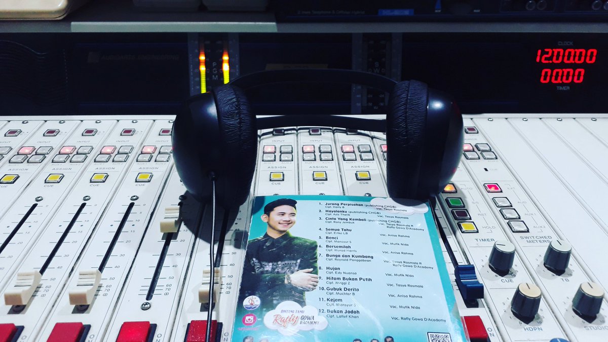 Hari ini dikabari pemilik toko VCD langganan kalau VCD dek <a href="/DA3_Rafly/">Muh.Rafly Heriawan</a> sudah beredar di Jember. Pasti di kota-kota lain juga sudah ada. Buruan dah ke toko terdekat kalau mau menikmati merdunya suara <a href="/DA3_Rafly/">Muh.Rafly Heriawan</a> sambil karaokean. 😊👨‍🎤🤙

Beli yang original ya, STOP bajakan. ✋