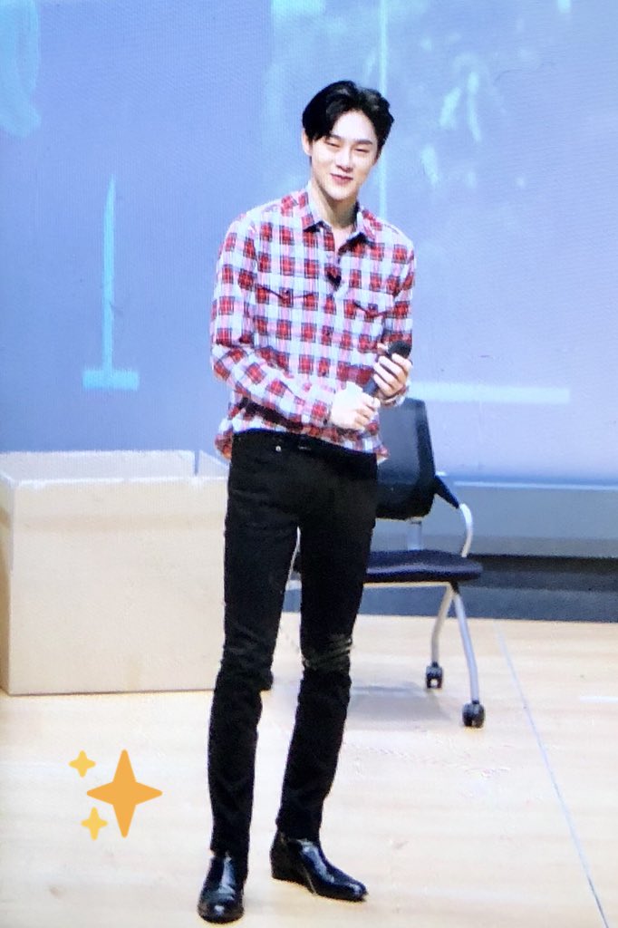 SHINEINBLACK_'s tweet photo. 180811 사랑행 #권현빈 https://t.co/L0t0zlZ1Le