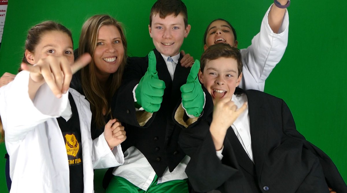 MuirTina's tweet photo. #Greenscreenfilming the intro 2 @FilmbytheseaAUS to be shown at @eventcinemamiranda. Our STEM girls create a "super" human compare host @caringbah_p . #futurefroniers Students playing with the greenscreen suit- endless possibilities. @WomenSciAUST @L2Leslie @dizdarm #scienceweek https://t.co/QCTSLutmcV