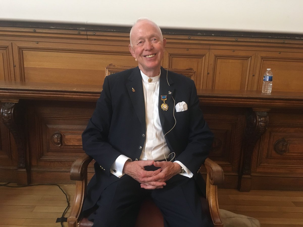 reussirmavie's tweet image. #tonybuzan nous parle maintenant de la #lecturerapide  merci à l’association #Apac qui a organisé cette conférence lors des championnats de France de #mindmapping et de lecture rapide