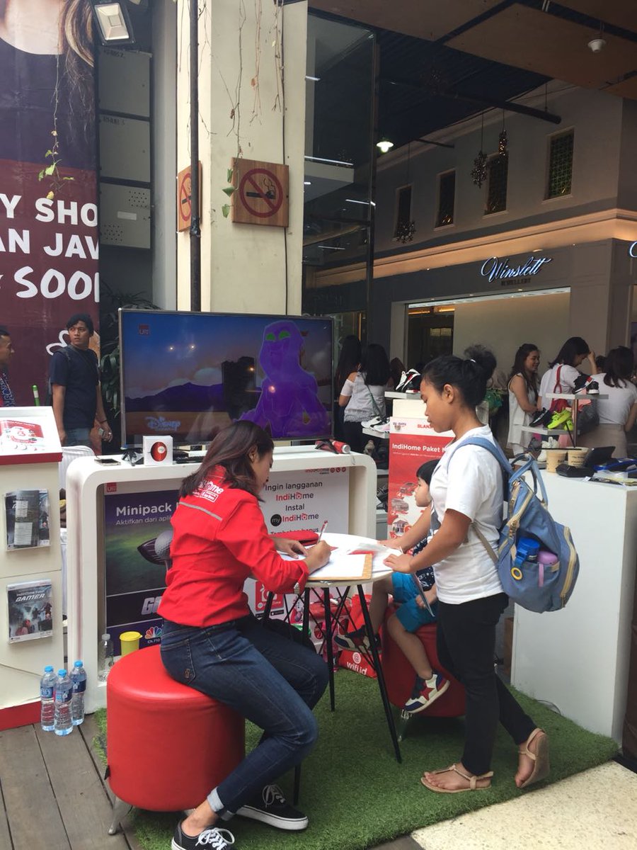 emka_khamdan's tweet photo. Di @PVJbandung @poppinsbazaar
Jangan lupa mampir booth #Indihome
Ada #IndiHomePaketMerdeka hadiah Rumah 3 Milyar Pajero Sport dan tour Eropa
@TelkomPromo
@jawabarat_info
@BandungINFO_KU
@PVJfansclub https://t.co/6vXA4PbtPy
