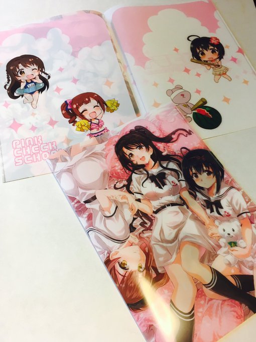 クリアファイル届いてました( ・◡・ )開くとこんな感じですくまー 